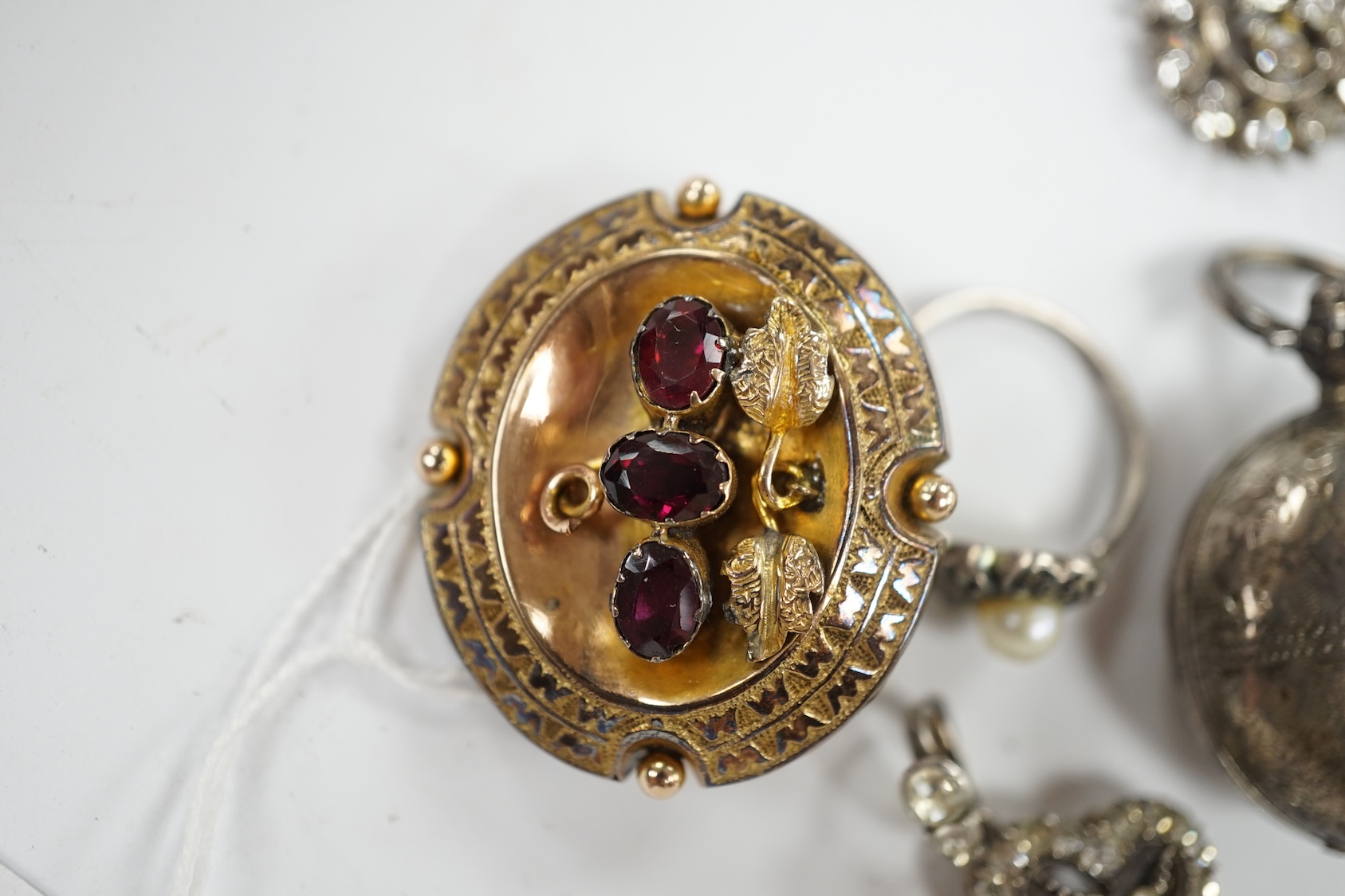 A quantity of assorted costume jewellery, including a garnet set brooch and paste jewellery. Condition - poor to fair